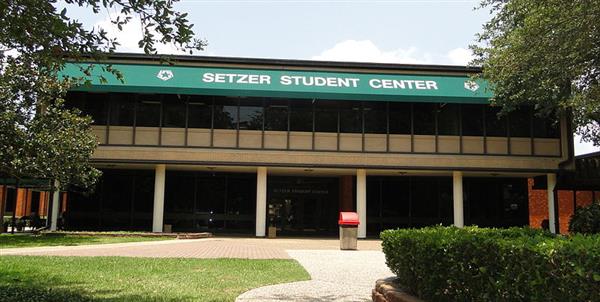 Outdoor view of Lamar University campus