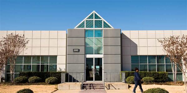 Outdoor view of Reminton College Fort Worth campus