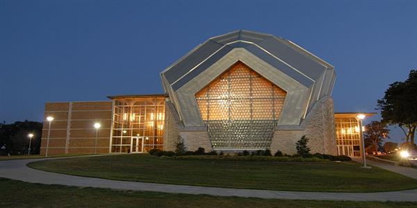 Outdoor view of school building architecture