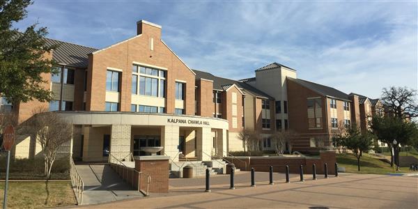 Outdoor view of University of Texas at Arlington campus