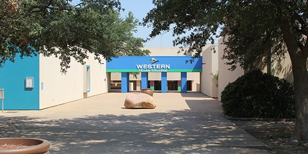 Outdoor view of Western Texas College campus
