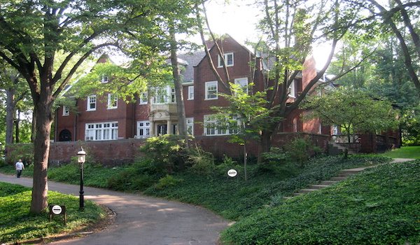 Outdoor view of college building