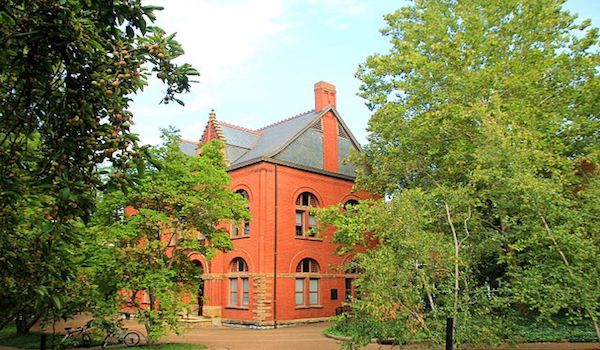 Outdoor view of college building