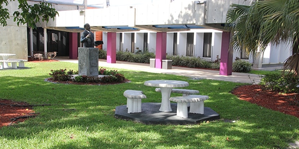 Outdoor view of Albizu University campus