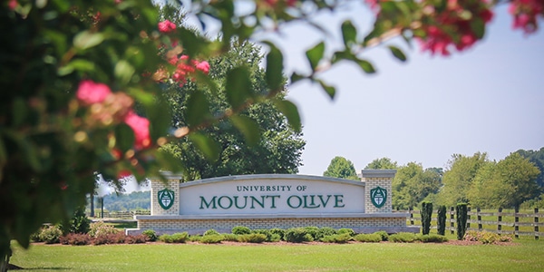 Outdoor view of University of Mount Olive campus